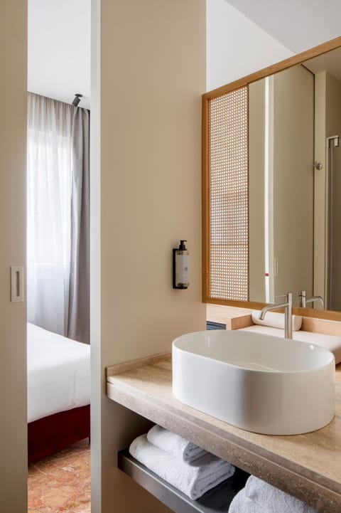 Double or Twin Room | Bathroom | Hair dryer, towels, soap, shampoo