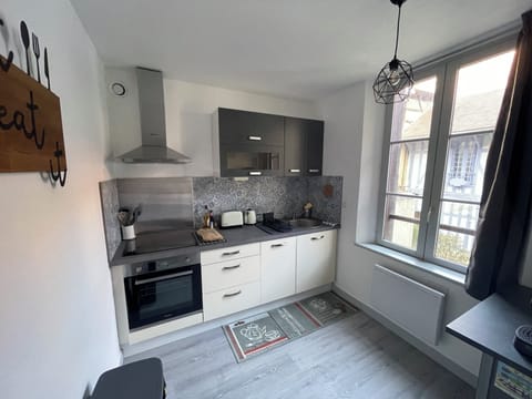 Deluxe Apartment | Private kitchen