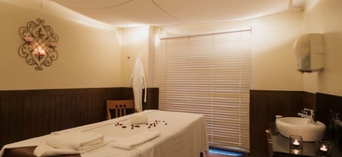 Sauna, spa tub, steam room, body treatments, hydrotherapy, aromatherapy