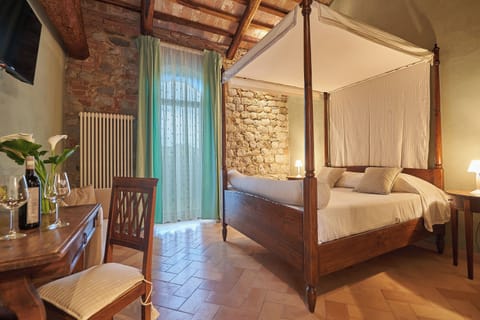 Double Room | Minibar, laptop workspace, free WiFi, bed sheets