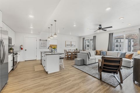 Condo, 2 Bedrooms | Interior