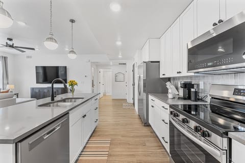 Condo, 2 Bedrooms | Private kitchen | Fridge, oven, coffee/tea maker, toaster