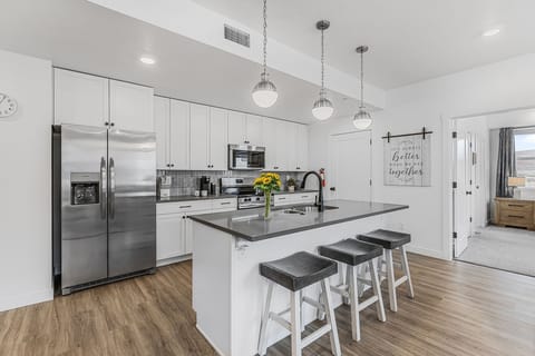 Condo, 2 Bedrooms | Private kitchen | Fridge, oven, coffee/tea maker, toaster