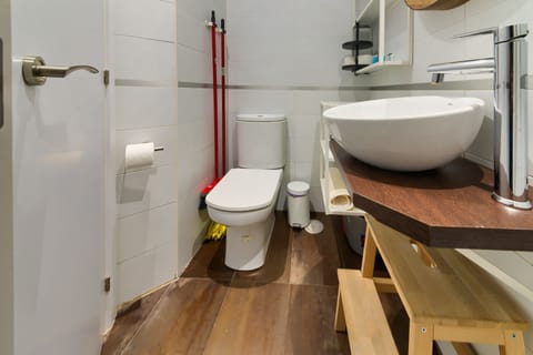 Design Studio | Bathroom | Free toiletries, hair dryer, towels