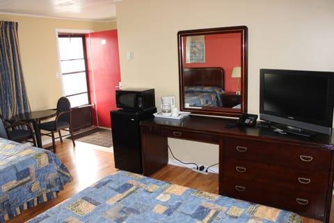 Standard Room, 1 Queen Bed | Desk, free WiFi, bed sheets