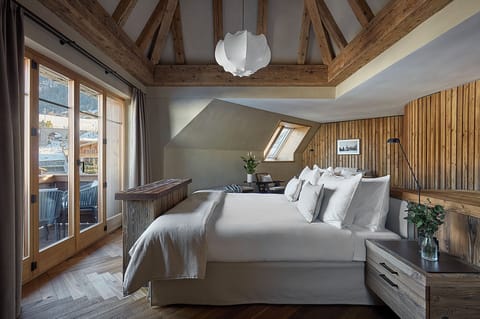 Luxury Suite, Balcony, Mountain View | In-room safe, desk, laptop workspace, free WiFi