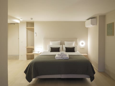 Superior Double Room, Courtyard View | In-room safe, free WiFi, bed sheets