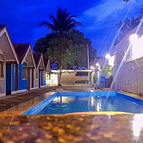 Basic Chalet, Pool View | Living area