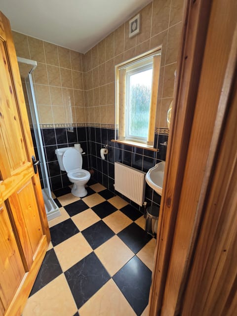 House | Bathroom | Separate tub and shower, deep soaking tub, towels