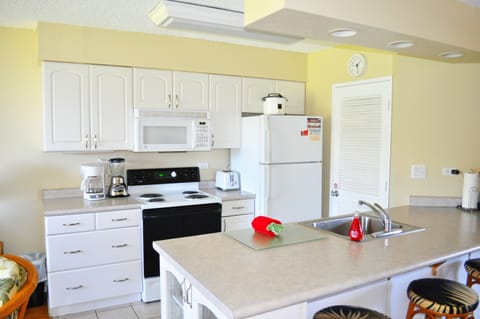 Suite, 1 Bedroom, 2 Bathrooms, Garden View | Private kitchen | Fridge, microwave, oven, stovetop