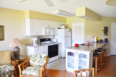 Suite, 1 Bedroom, 2 Bathrooms, Garden View | Private kitchen | Fridge, microwave, oven, stovetop