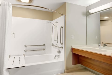 Combined shower/tub, eco-friendly toiletries, hair dryer, towels