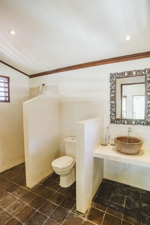 Standard Bungalow, Garden View (Double) | Bathroom | Shower, free toiletries, hair dryer, towels