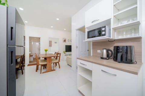 Exclusive Villa, 2 Bedrooms, Pool View, Beachside | Private kitchen