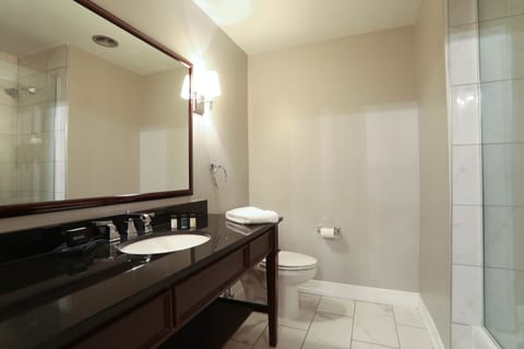 1 King Bed Suite, Historic | Bathroom | Free toiletries, hair dryer, towels