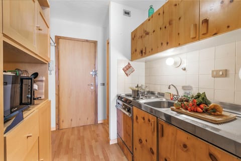 Standard Studio, Mountain View (Studio Sansi 34) | Private kitchen | Fridge, microwave, stovetop, dishwasher