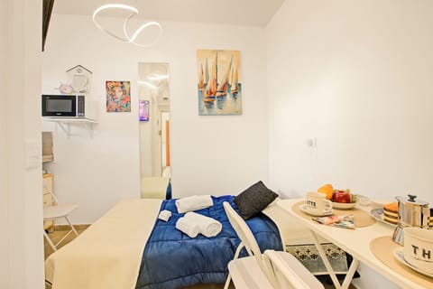Family Studio (Jolie Sur La Mer - Petit Studio) | Free WiFi, bed sheets