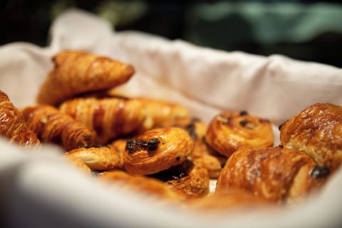 Daily continental breakfast (EUR 12.90 per person)