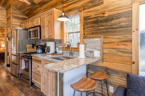 Cabin, River View | Private kitchen | Microwave, stovetop, coffee/tea maker, cookware/dishes/utensils