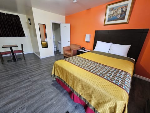 Standard Room, 1 Queen Bed, Non Smoking | Blackout drapes, free WiFi, bed sheets