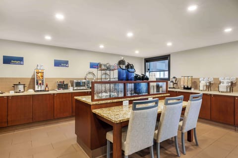 Free daily buffet breakfast