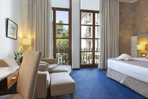 Premium Suite (Spa Access) | Premium bedding, down comforters, memory foam beds, minibar