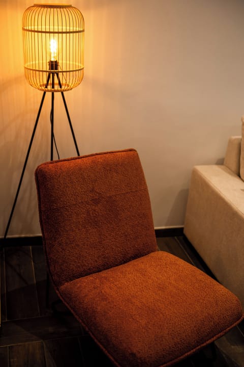 Comfort Townhome, Non Smoking, Courtyard Area | Living area