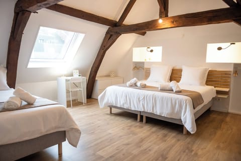 Comfort Townhome, Non Smoking, Courtyard Area | 3 bedrooms, blackout drapes, iron/ironing board, free WiFi