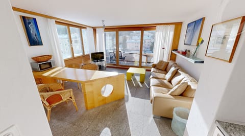 Capricorn 2 Zimmer Nr. 24 | Living area | 17-inch flat-screen TV with satellite channels