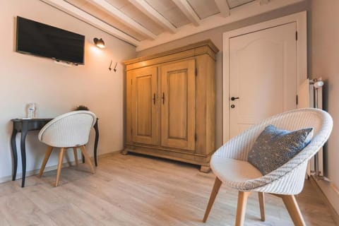 Superior Double Room, Patio, Courtyard View | Desk, soundproofing, free WiFi