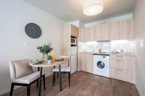 Apartment, 1 Bedroom | Private kitchenette