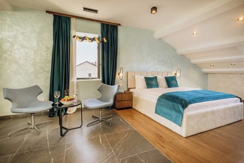 Luxury Studio Suite, Sea View | Minibar, in-room safe, desk, laptop workspace