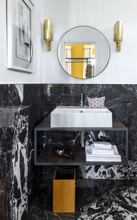 Shower, free toiletries, hair dryer, bidet