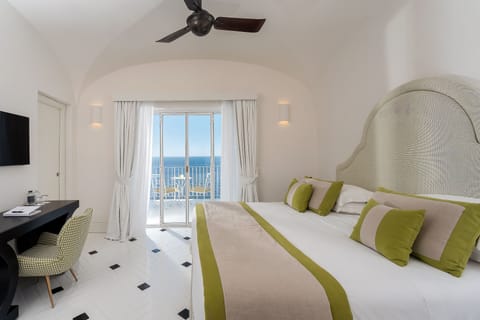 Suite, Sea View | Egyptian cotton sheets, premium bedding, down comforters, minibar