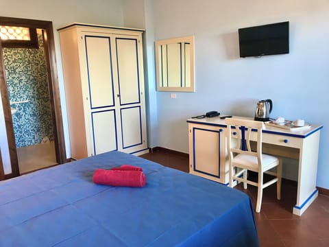 Minibar, in-room safe, desk, free cribs/infant beds