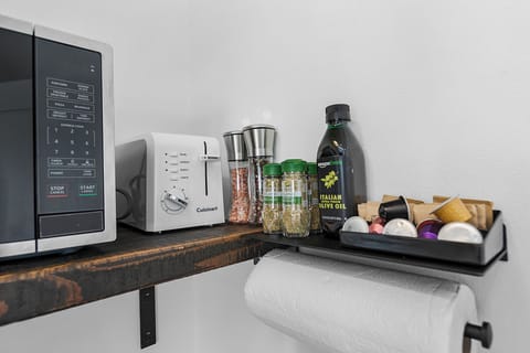 Apartment, 1 Double Bed, Kitchenette | Private kitchenette | Coffee/tea maker