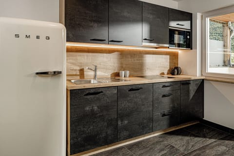 Premium Suite with private Sauna, 2 Balconies, Mountain view | Private kitchen | Full-size fridge, stovetop, dishwasher, cookware/dishes/utensils