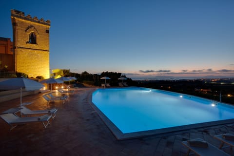 Seasonal outdoor pool, pool umbrellas, sun loungers