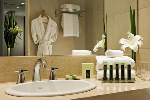 Junior Suite | Bathroom amenities | Combined shower/tub, deep soaking tub, free toiletries, hair dryer