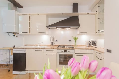 Apartment (1 Bedroom) | Private kitchen | Microwave, oven, espresso maker, electric kettle