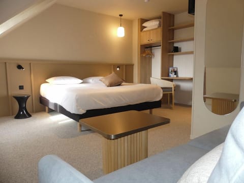 Family Room | Free cribs/infant beds, free WiFi, bed sheets