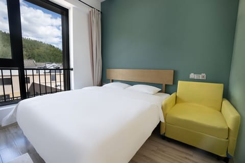Apartment, 1 Queen Bed | 1 bedroom, blackout drapes, free WiFi