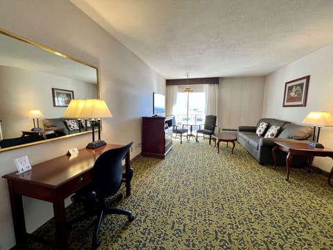 Suite, 1 King Bed, Hot Tub, City View | Pillowtop beds, in-room safe, desk, blackout drapes