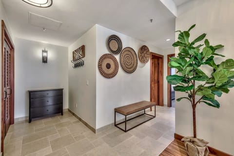 Condo, 3 Bedrooms | Interior