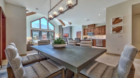 Condo, 4 Bedrooms | Dining