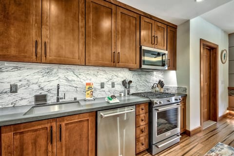 Condo, 3 Bedrooms | Private kitchen | Fridge, oven, coffee/tea maker, toaster