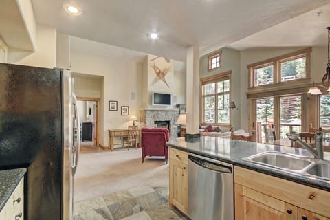 Townhome, 2 Bedrooms | Private kitchen | Fridge, oven, coffee/tea maker, toaster