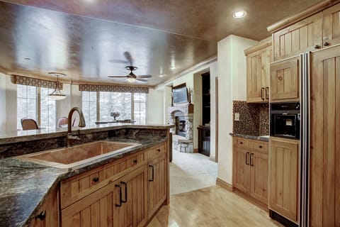 Condo, 2 Bedrooms | Private kitchen | Oven, coffee/tea maker, toaster