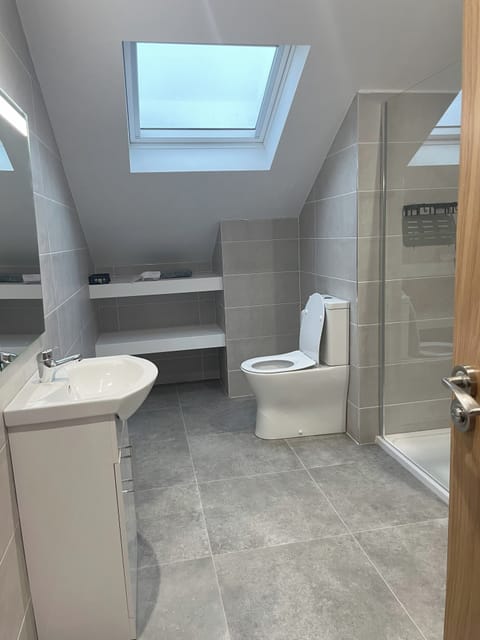 Apartment | Bathroom | Shower, towels