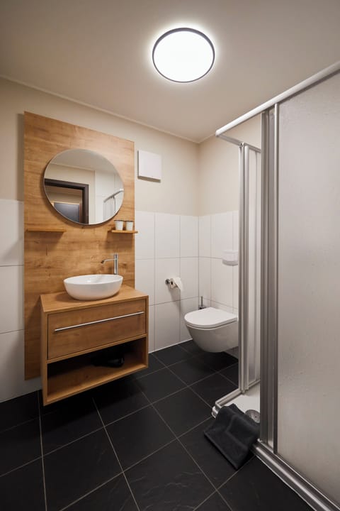 Deluxe Double Room, Balcony, Garden View | Bathroom | Hair dryer, bathrobes, towels